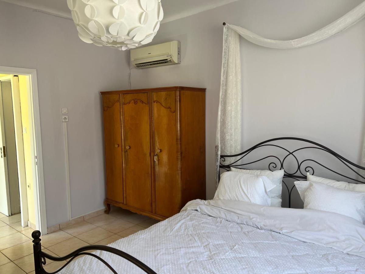 Yiayia Katina'S House Apartment Corinth Exterior photo